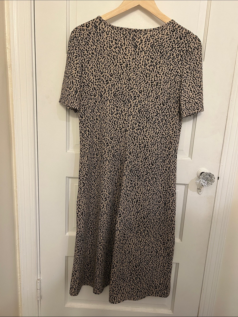 🛍 2/$18 Super Cute Trendy Leopard Print Midi Dress - Picture 4 of 4